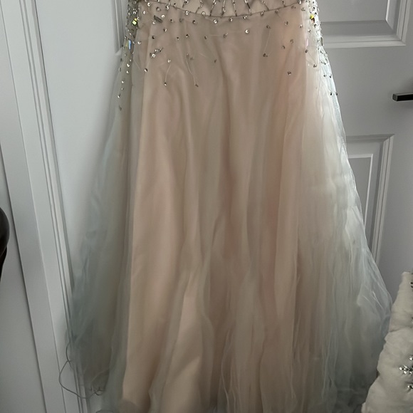 Brand new never worn glamour by terani couture - Picture 3 of 3